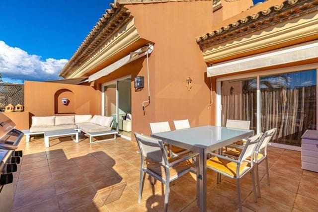 3 soveværelse Penthouse til leje i Puerto Banus, Marbella med swimmingpool garage - € 3.800 (Ref: 10002552)