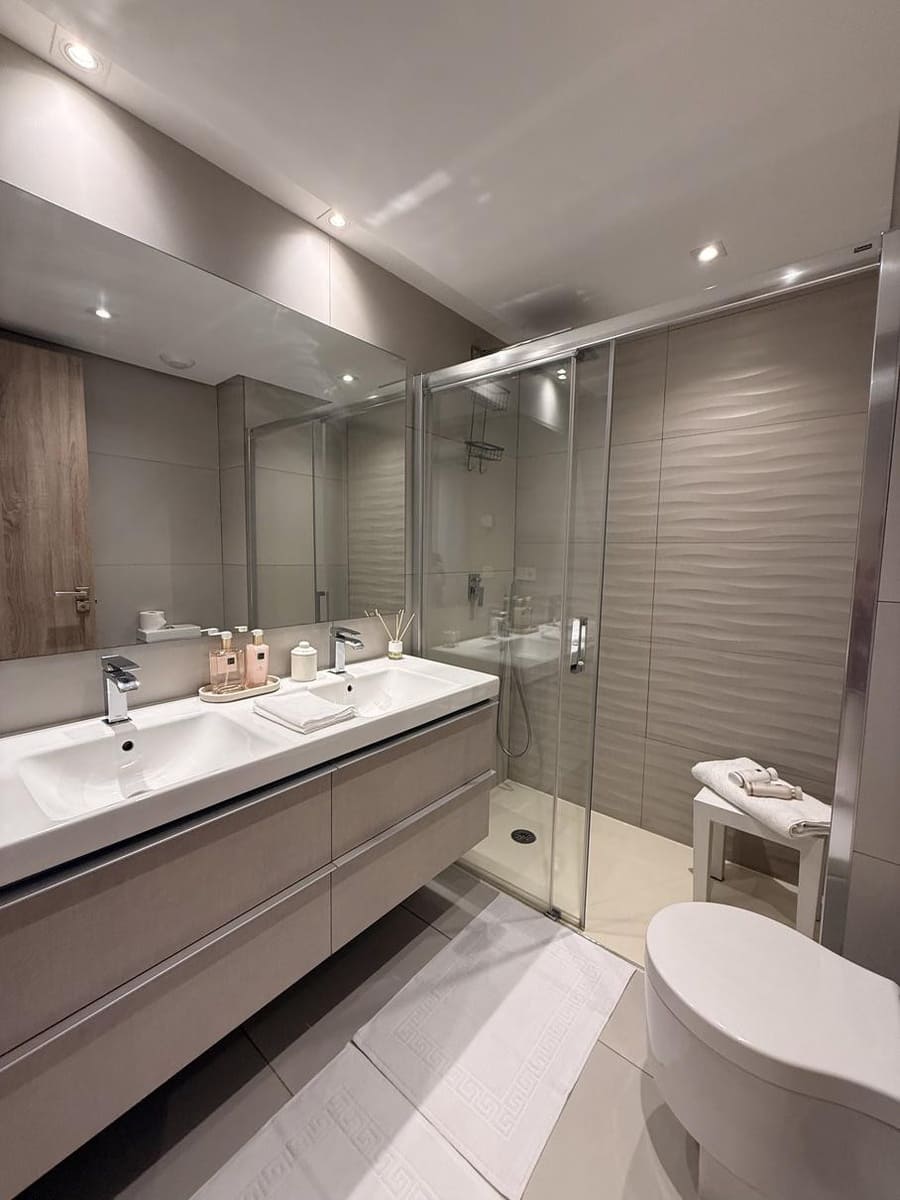 2 bedroom Apartment for rent in Marbella with pool garage - € 4,000 (Ref: 10002553)