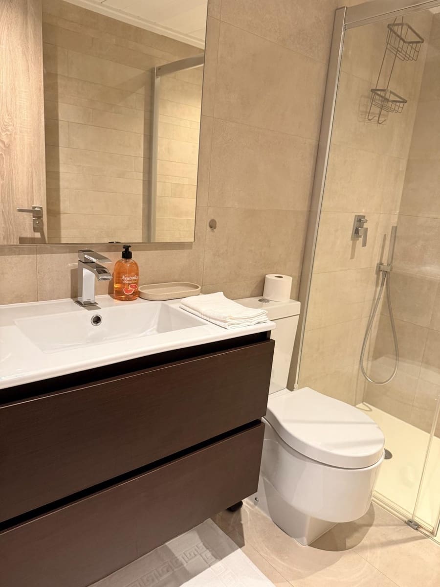 2 bedroom Apartment for rent in Marbella with pool garage - € 4,000 (Ref: 10002553)