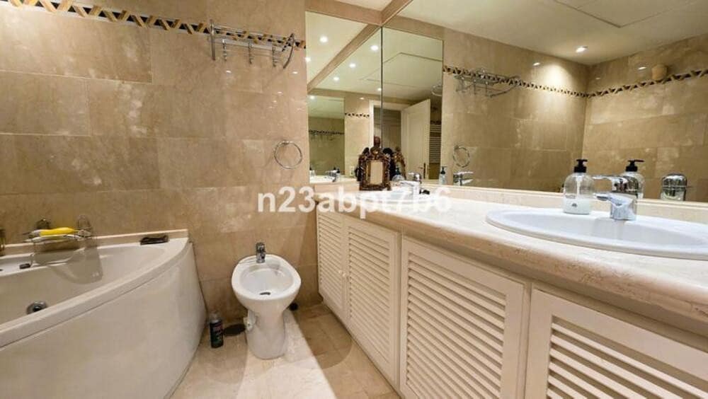 2 bedroom Apartment for rent in Marbella with pool garage - € 3,000 (Ref: 10002554)