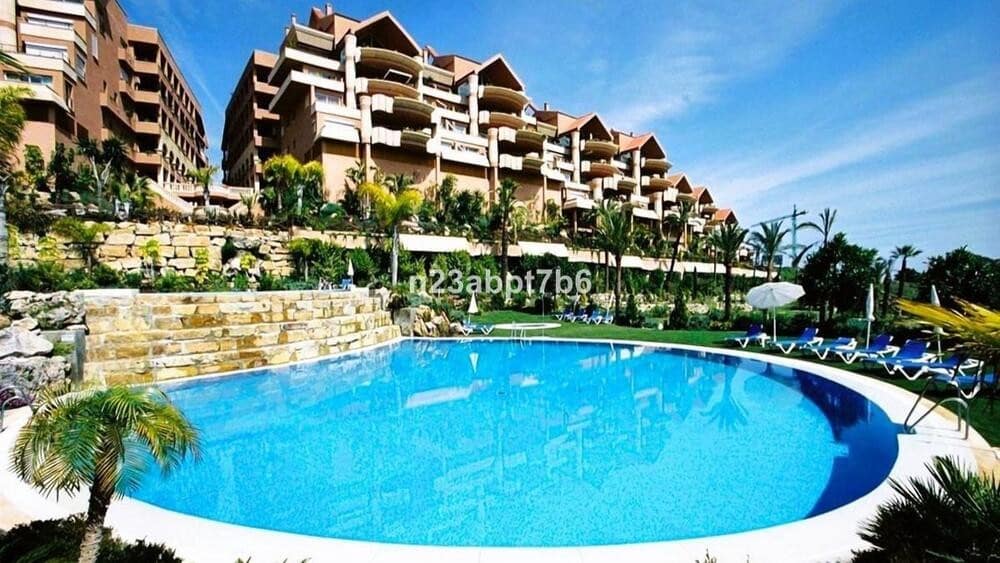 2 bedroom Apartment for rent in Marbella with pool garage - € 3,000 (Ref: 10002554)