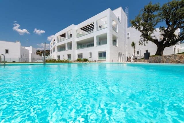 3 slaapkamer Penthouse te huur in Alto de los Monteros, Marbella - € 3.800 (Ref: 10004958)