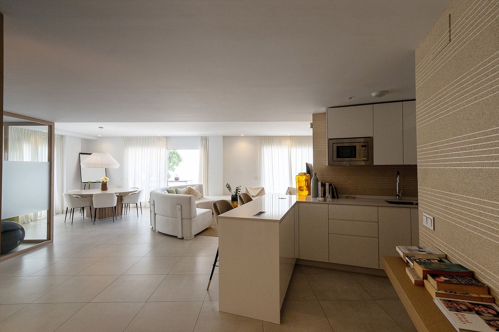 Ático de 3 habitaciones en Marbella en alquiler con piscina garaje - 3.800 € (Ref: 10004958)