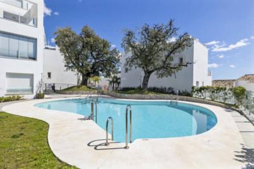Ático de 3 habitaciones en Marbella en alquiler con piscina garaje - 3.800 € (Ref: 10004958)