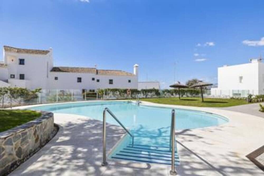 Ático de 3 habitaciones en Marbella en alquiler con piscina garaje - 3.800 € (Ref: 10004958)
