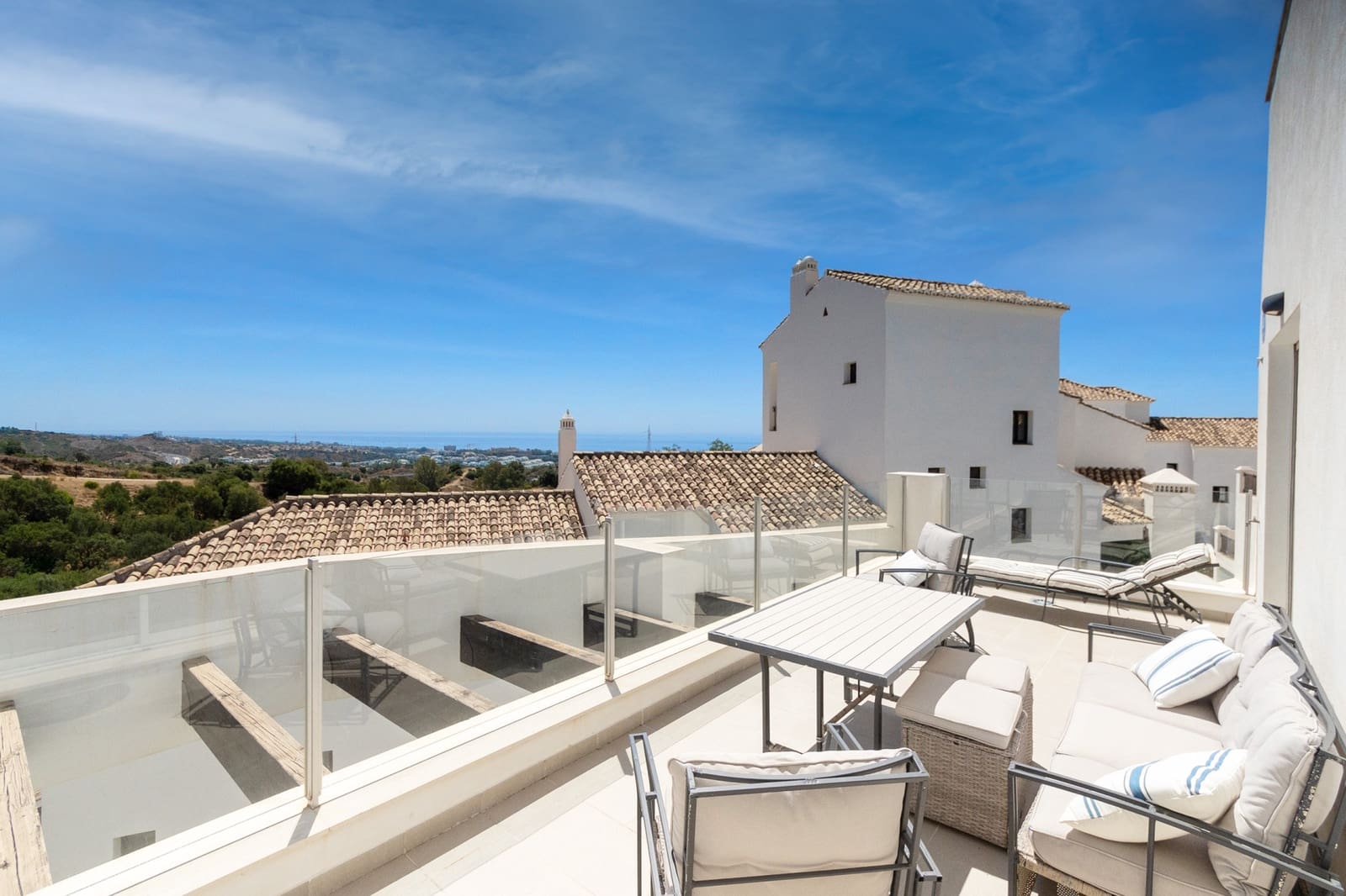 Ático de 3 habitaciones en Marbella en alquiler con piscina garaje - 3.800 € (Ref: 10004958)