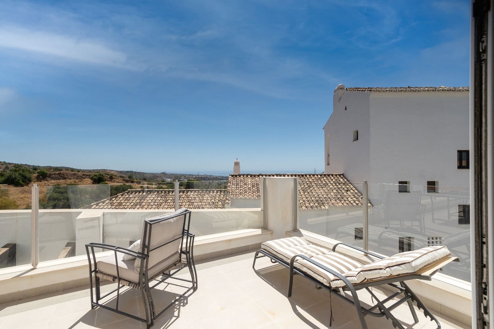 Ático de 3 habitaciones en Marbella en alquiler con piscina garaje - 3.800 € (Ref: 10004958)