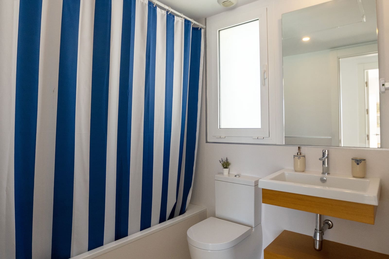 Ático de 3 habitaciones en Marbella en alquiler con piscina garaje - 3.800 € (Ref: 10004958)