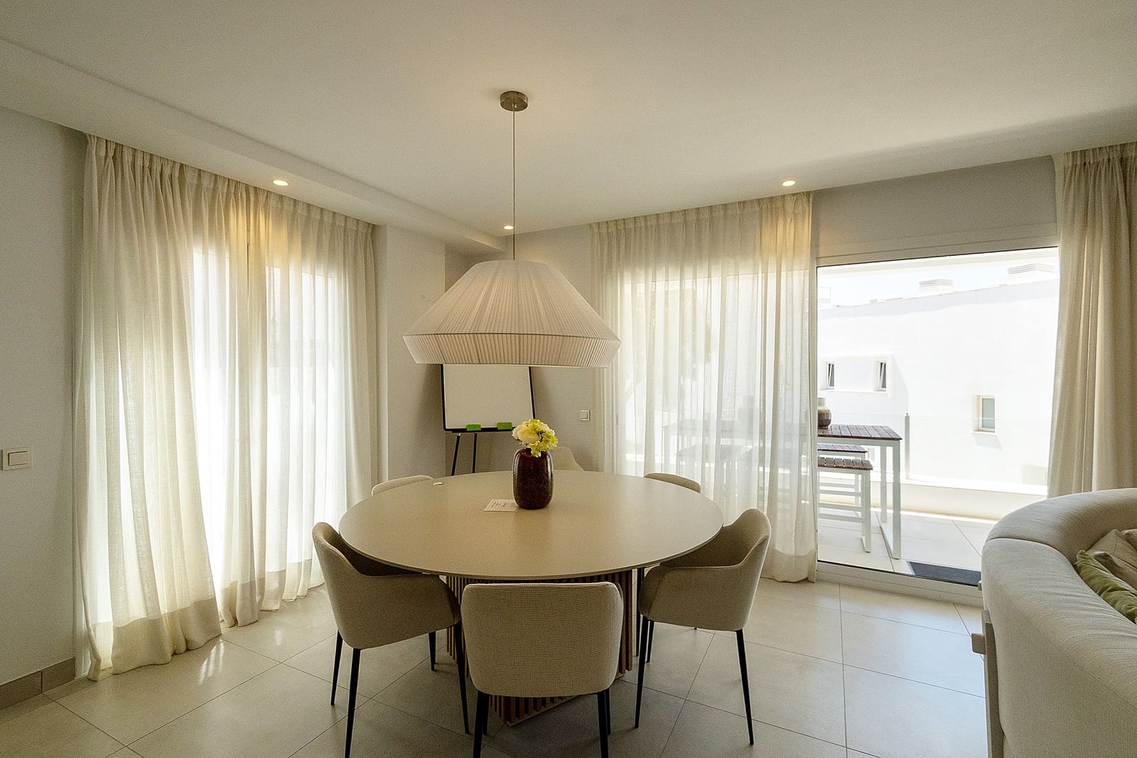 Ático de 3 habitaciones en Marbella en alquiler con piscina garaje - 3.800 € (Ref: 10004958)