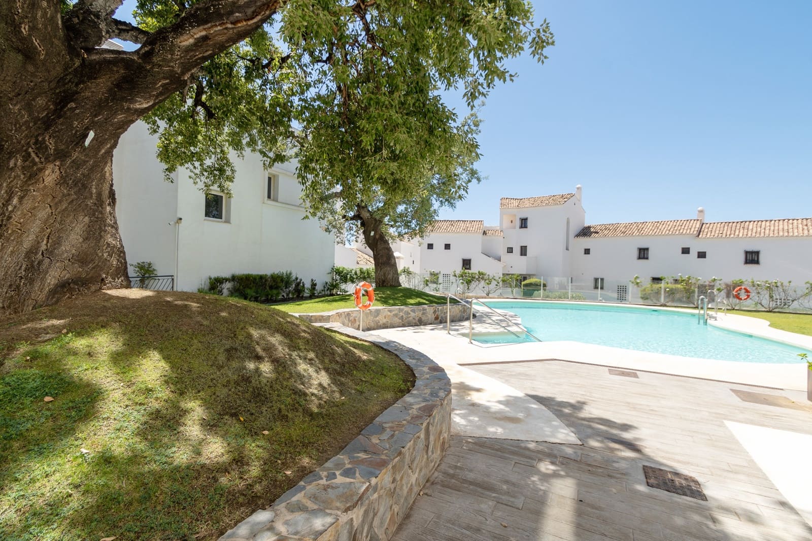 Ático de 3 habitaciones en Marbella en alquiler con piscina garaje - 3.800 € (Ref: 10004958)