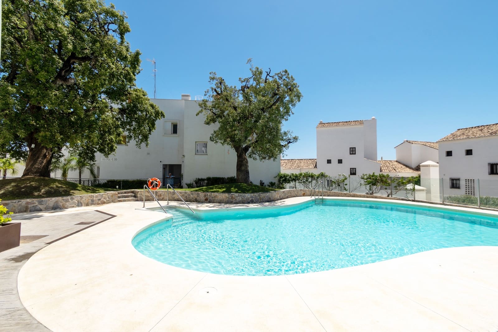 Ático de 3 habitaciones en Marbella en alquiler con piscina garaje - 3.800 € (Ref: 10004958)