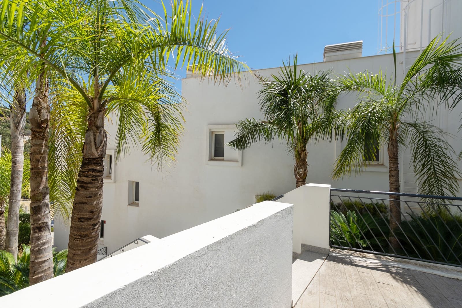 Ático de 3 habitaciones en Marbella en alquiler con piscina garaje - 3.800 € (Ref: 10004958)