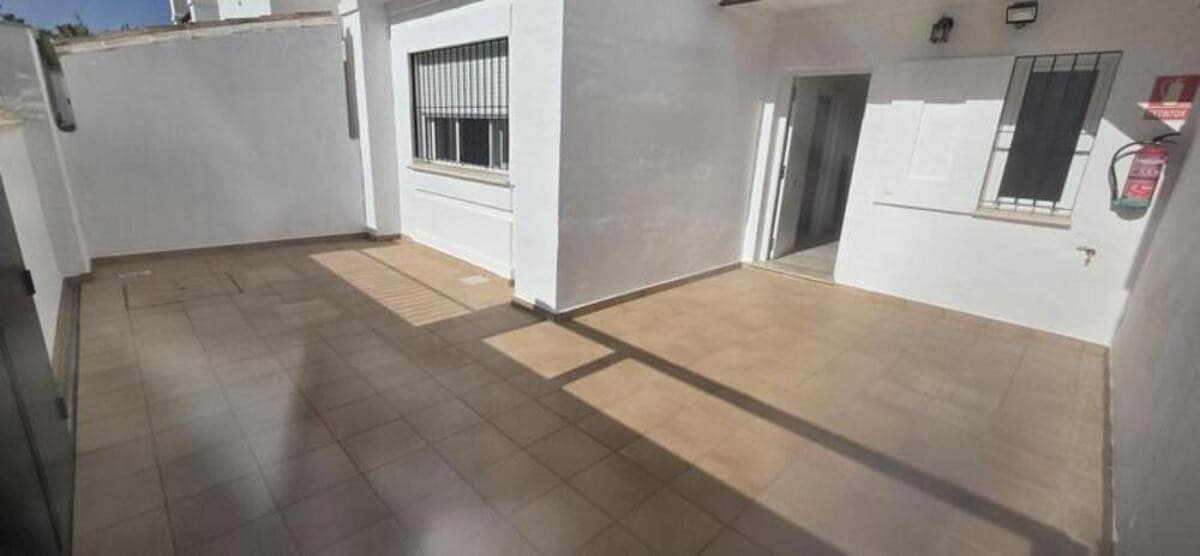 3 bedroom Townhouse for rent in Marbella with pool garage - € 2,500 (Ref: 10004959)