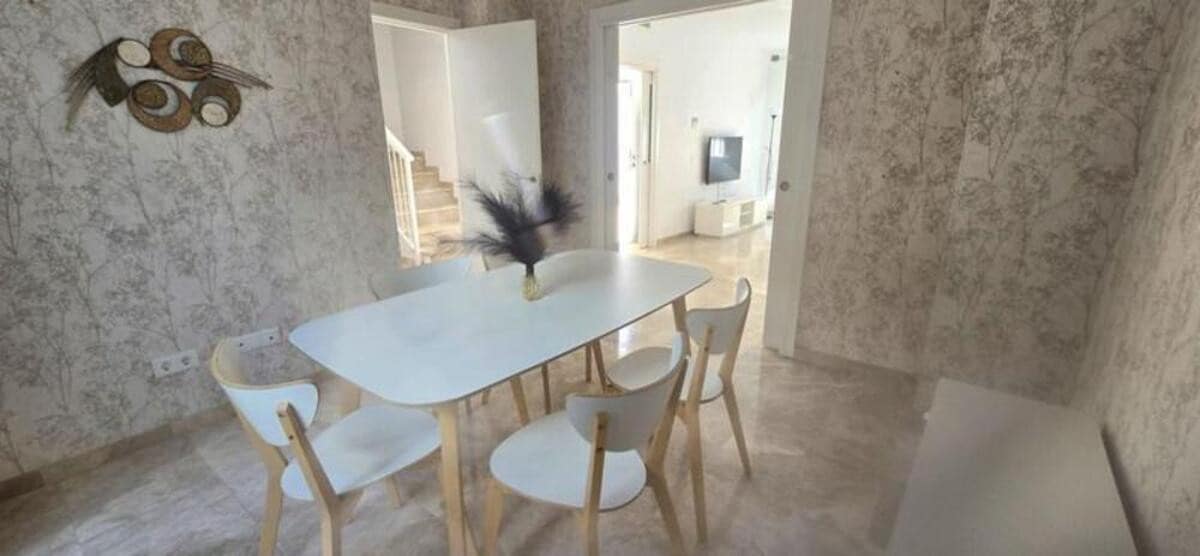 3 bedroom Townhouse for rent in Marbella with pool garage - € 2,500 (Ref: 10004959)