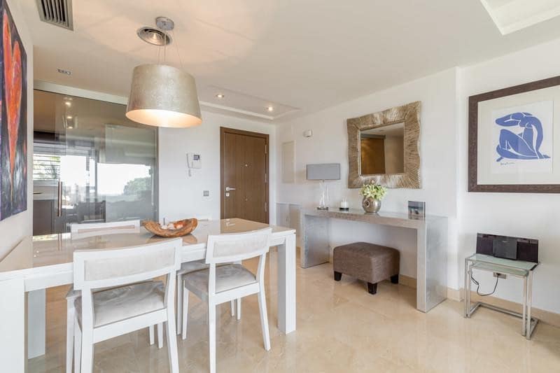 2 sypialnia Apartament do wynajęcia w Los Arqueros z basenem garażem - 2 500 € (Ref: 10008237)
