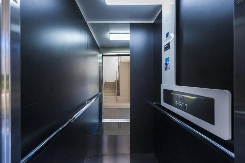 2 sypialnia Apartament do wynajęcia w Los Arqueros z basenem garażem - 2 500 € (Ref: 10008237)