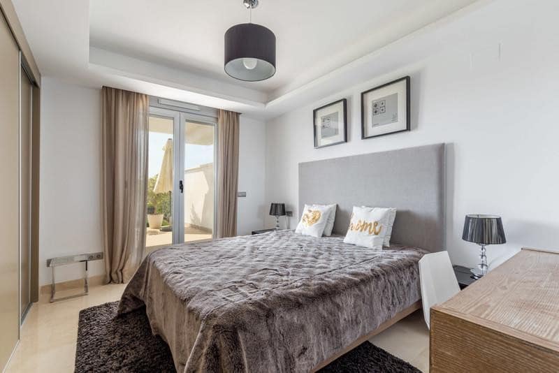 2 sypialnia Apartament do wynajęcia w Los Arqueros z basenem garażem - 2 500 € (Ref: 10008237)