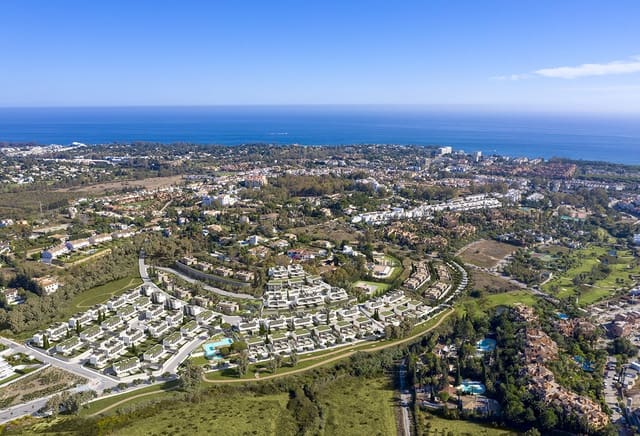 3 quarto Casa em Banda para arrendar em El Paraiso, Estepona com piscina garagem - 4 500 € (Ref: 10008238)