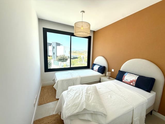 Casa de 3 habitaciones en El Paraiso, Estepona en alquiler con piscina garaje - 4.500 € (Ref: 10008238)
