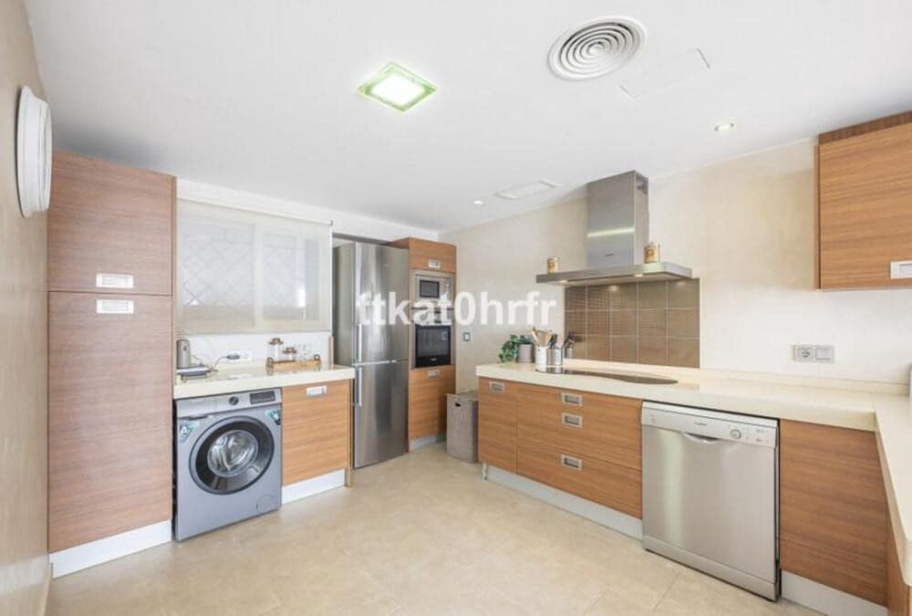 3 slaapkamer Appartement te koop in Puerto Banus met garage - € 1.075.000 (Ref: 10010208)