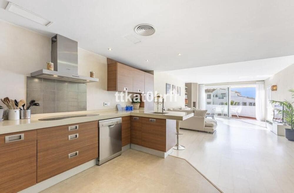 3 soverom Leilighet til leie i Puerto Banus med garasje - € 5 000 (Ref: 10010209)