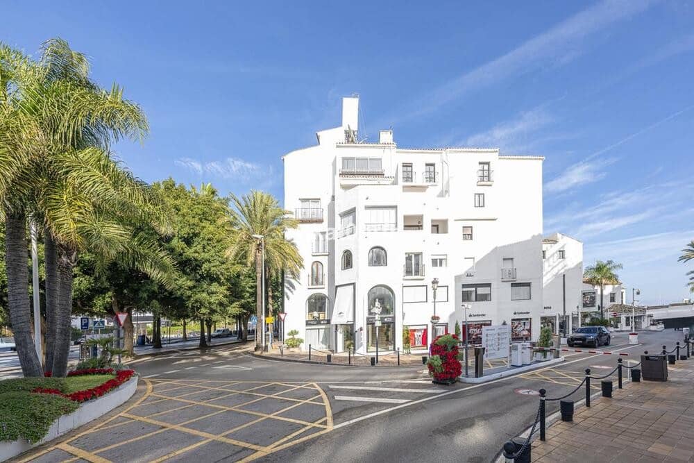 3 soverom Leilighet til leie i Puerto Banus med garasje - € 5 000 (Ref: 10010209)
