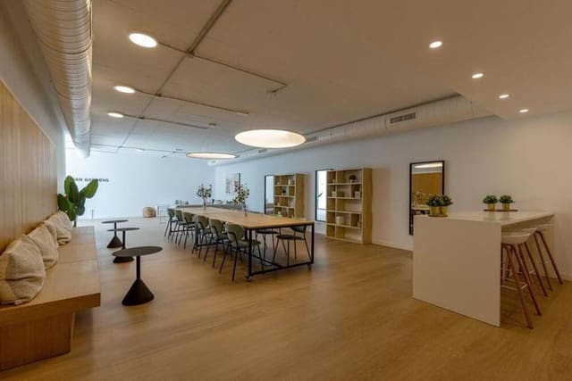 2 sovrum Lägenhet att hyra i La Concha - Resina Golf, Estepona med pool garage - 2 300 € (Ref: 10012784)