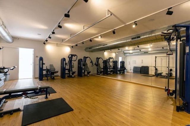 2 sovrum Lägenhet att hyra i La Concha - Resina Golf, Estepona med pool garage - 2 300 € (Ref: 10012784)