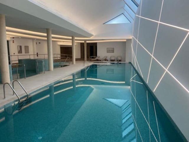 2 sovrum Lägenhet att hyra i La Concha - Resina Golf, Estepona med pool garage - 2 300 € (Ref: 10012784)