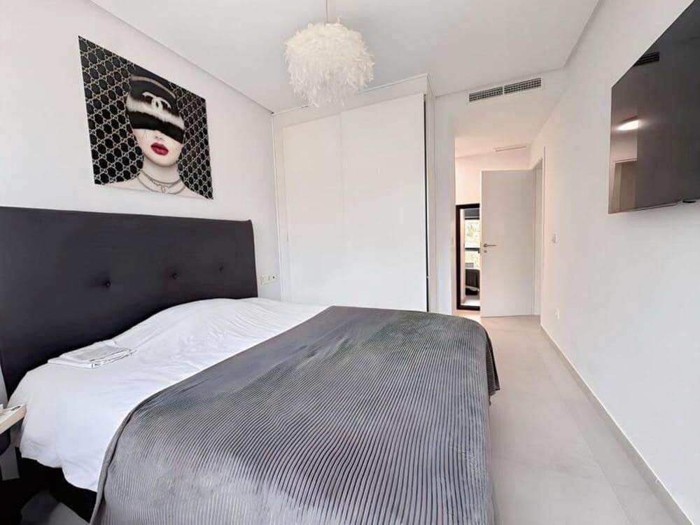 Penthouse de 2 chambres à louer à Benahavis avec piscine garage - 3 200 € (Ref: 10012789)