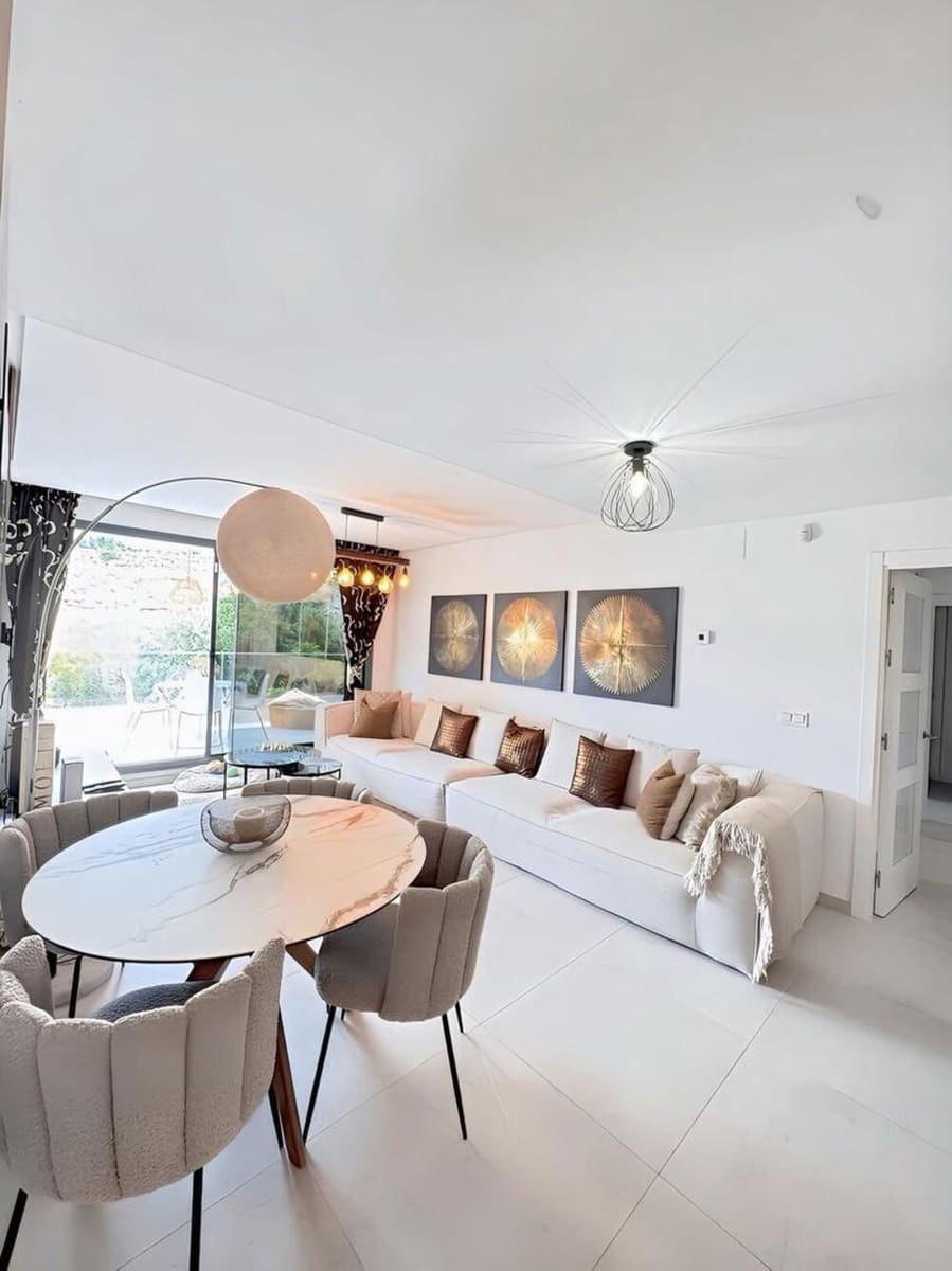 Penthouse de 2 chambres à louer à Benahavis avec piscine garage - 3 200 € (Ref: 10012789)