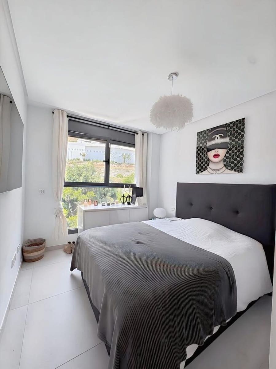 Penthouse de 2 chambres à louer à Benahavis avec piscine garage - 3 200 € (Ref: 10012789)