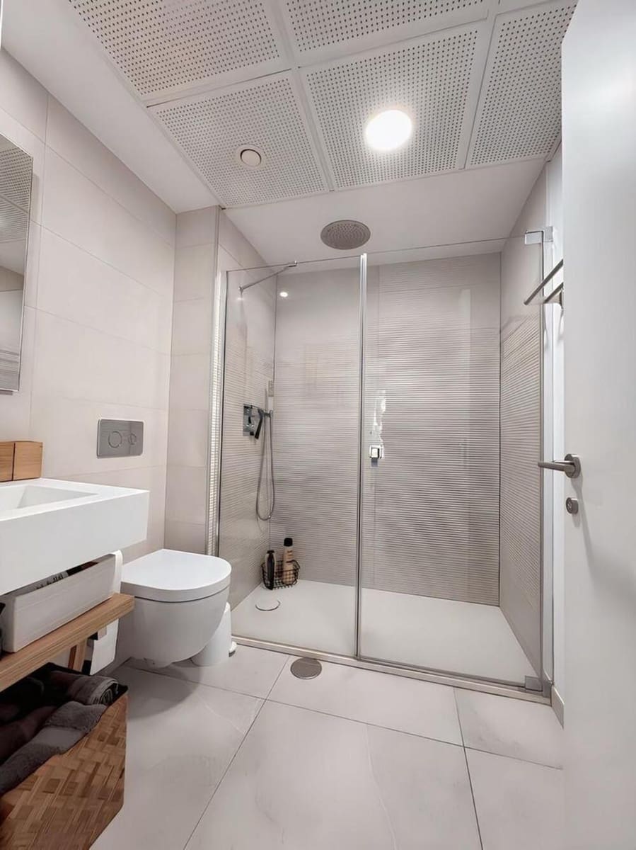 Penthouse de 2 chambres à louer à Benahavis avec piscine garage - 3 200 € (Ref: 10012789)
