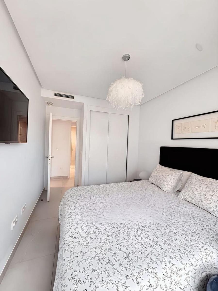 Penthouse de 2 chambres à louer à Benahavis avec piscine garage - 3 200 € (Ref: 10012789)