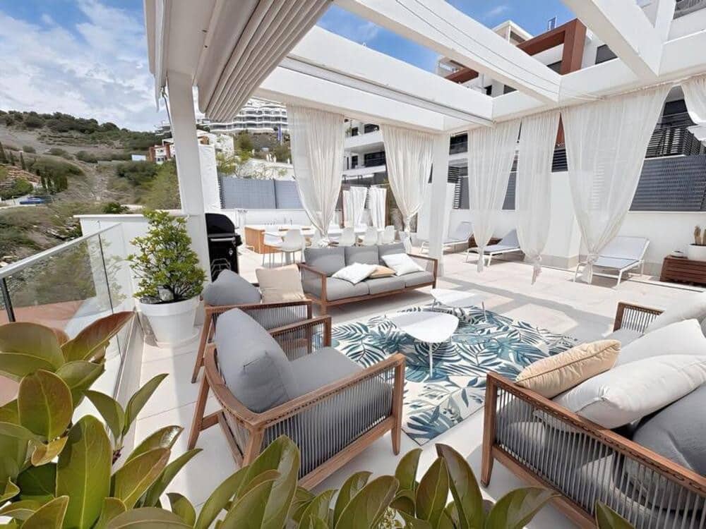 Penthouse de 2 chambres à louer à Benahavis avec piscine garage - 3 200 € (Ref: 10012789)