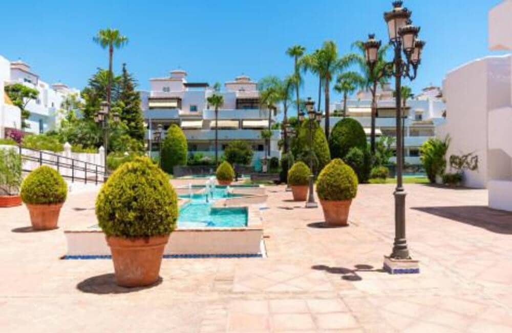 3 bedroom Apartment for rent in Golden Mile with pool garage - € 2,500 (Ref: 10012790)
