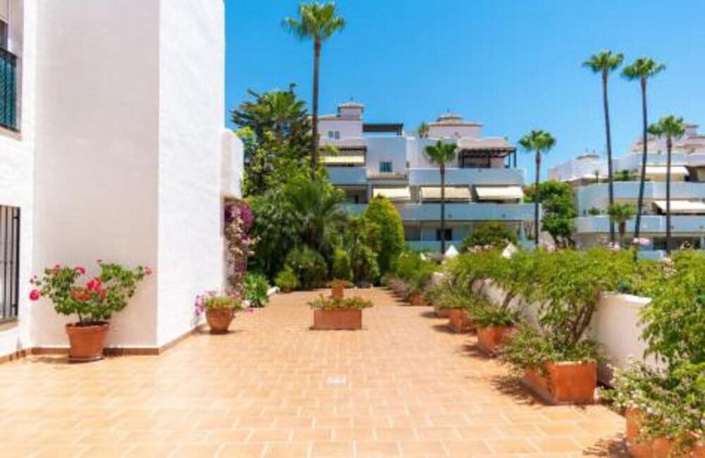3 bedroom Apartment for rent in Golden Mile with pool garage - € 2,500 (Ref: 10012790)