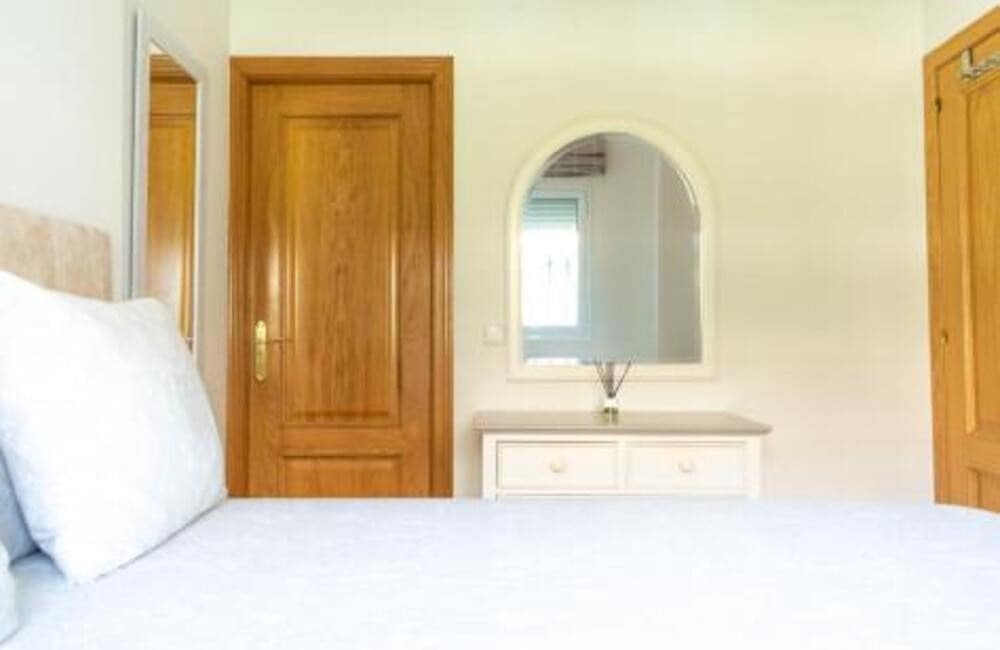 3 bedroom Apartment for rent in Golden Mile with pool garage - € 2,500 (Ref: 10012790)