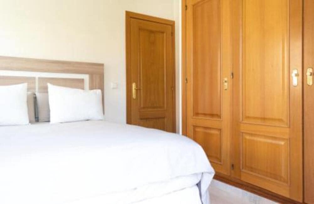 3 bedroom Apartment for rent in Golden Mile with pool garage - € 2,500 (Ref: 10012790)