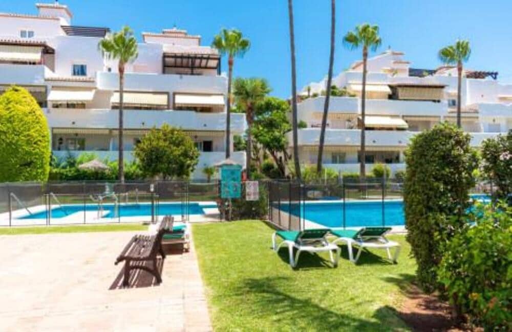 3 bedroom Apartment for rent in Golden Mile with pool garage - € 2,500 (Ref: 10012790)
