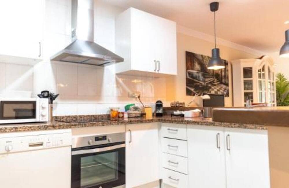 3 bedroom Apartment for rent in Golden Mile with pool garage - € 2,500 (Ref: 10012790)