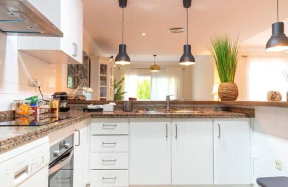3 bedroom Apartment for rent in Golden Mile with pool garage - € 2,500 (Ref: 10012790)