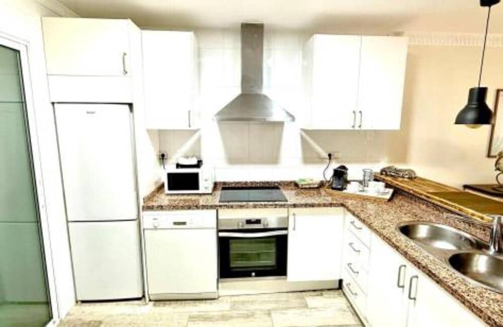3 bedroom Apartment for rent in Golden Mile with pool garage - € 2,500 (Ref: 10012790)