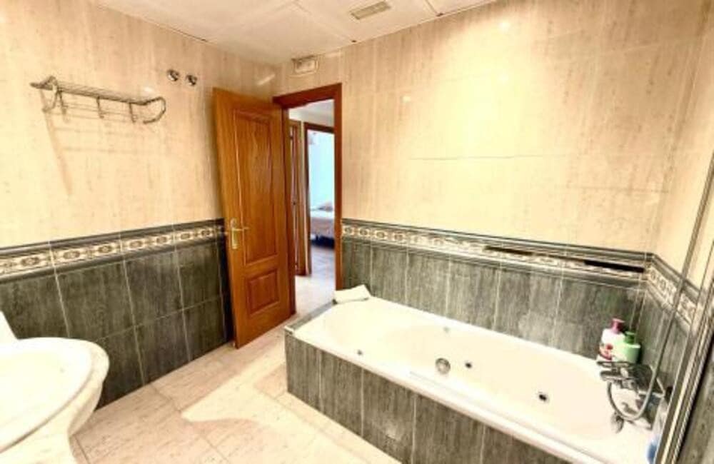 3 bedroom Apartment for rent in Golden Mile with pool garage - € 2,500 (Ref: 10012790)