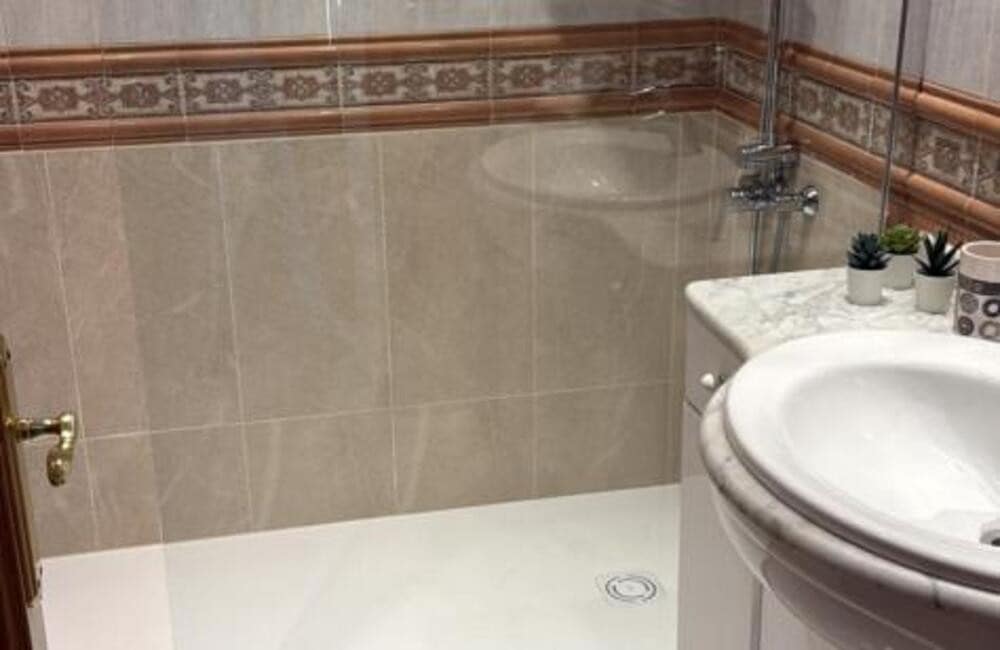 3 bedroom Apartment for rent in Golden Mile with pool garage - € 2,500 (Ref: 10012790)