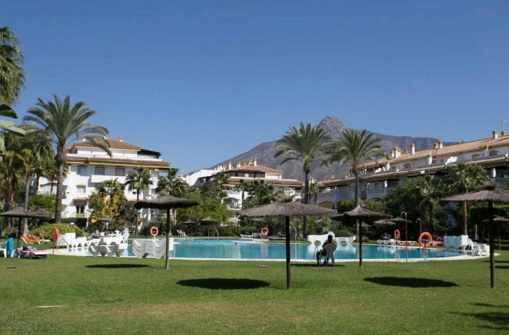 2 soveværelse Lejlighed til leje i Marbella med swimmingpool garage - € 2.000 (Ref: 10014999)