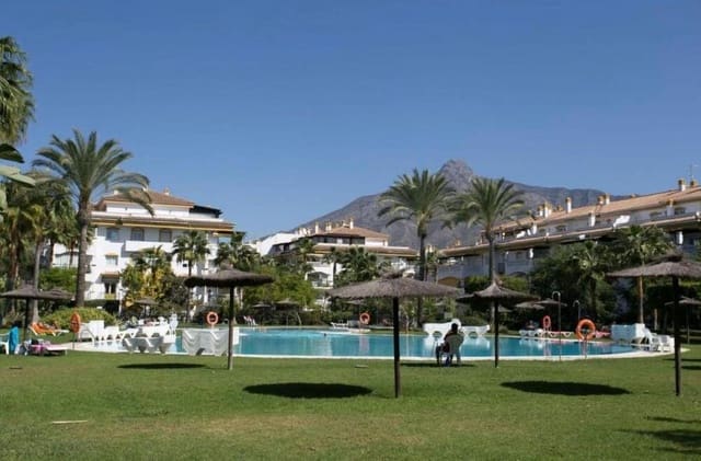 2 soveværelse Lejlighed til leje i La Dama de Noche - La Alzambra, Marbella med swimmingpool garage - € 2.000 (Ref: 10014999)
