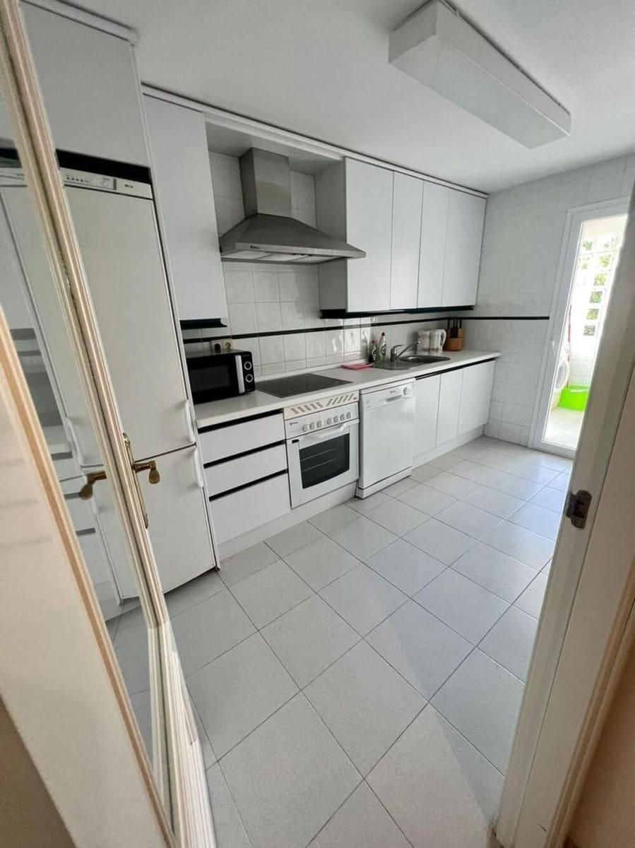 2 soveværelse Lejlighed til leje i Marbella med swimmingpool garage - € 2.000 (Ref: 10014999)