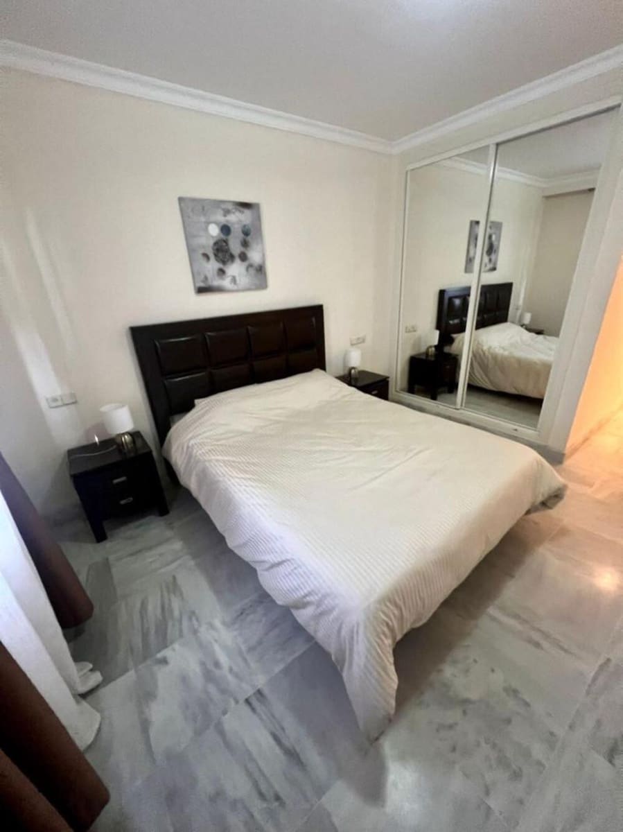 2 soveværelse Lejlighed til leje i Marbella med swimmingpool garage - € 2.000 (Ref: 10014999)