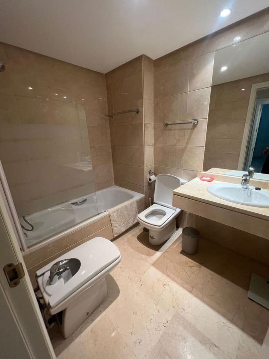 2 soveværelse Lejlighed til leje i Marbella med swimmingpool garage - € 2.000 (Ref: 10014999)